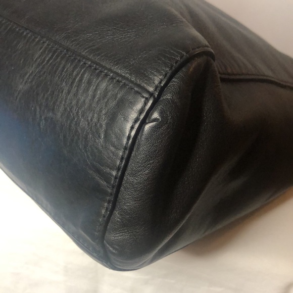 MICHAEL KORS black leather shoulder handbag. - Picture 11 of 15